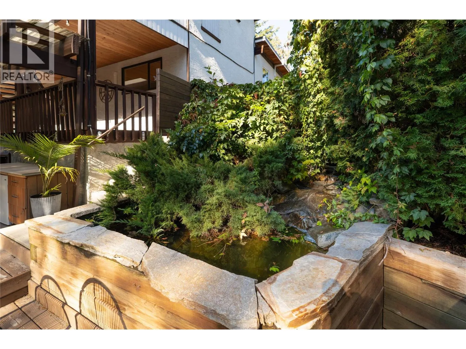 2475 Dunsmuir Road