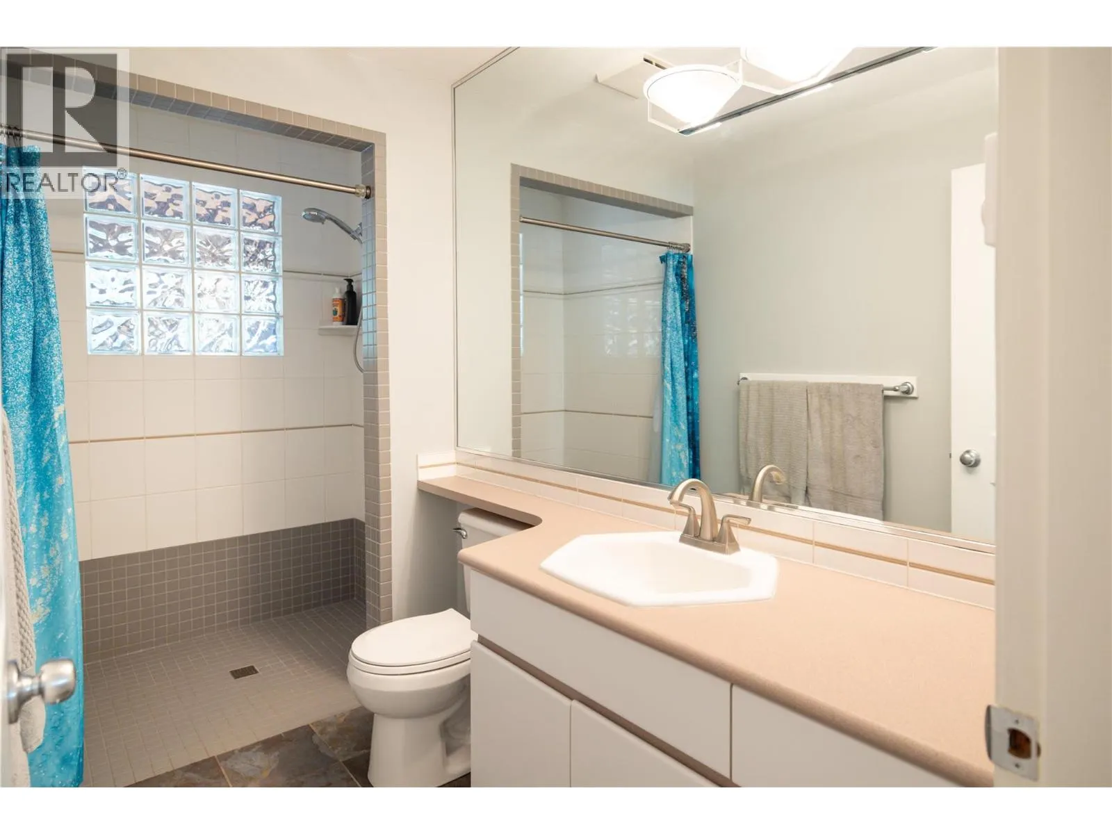 2475 Dunsmuir Road