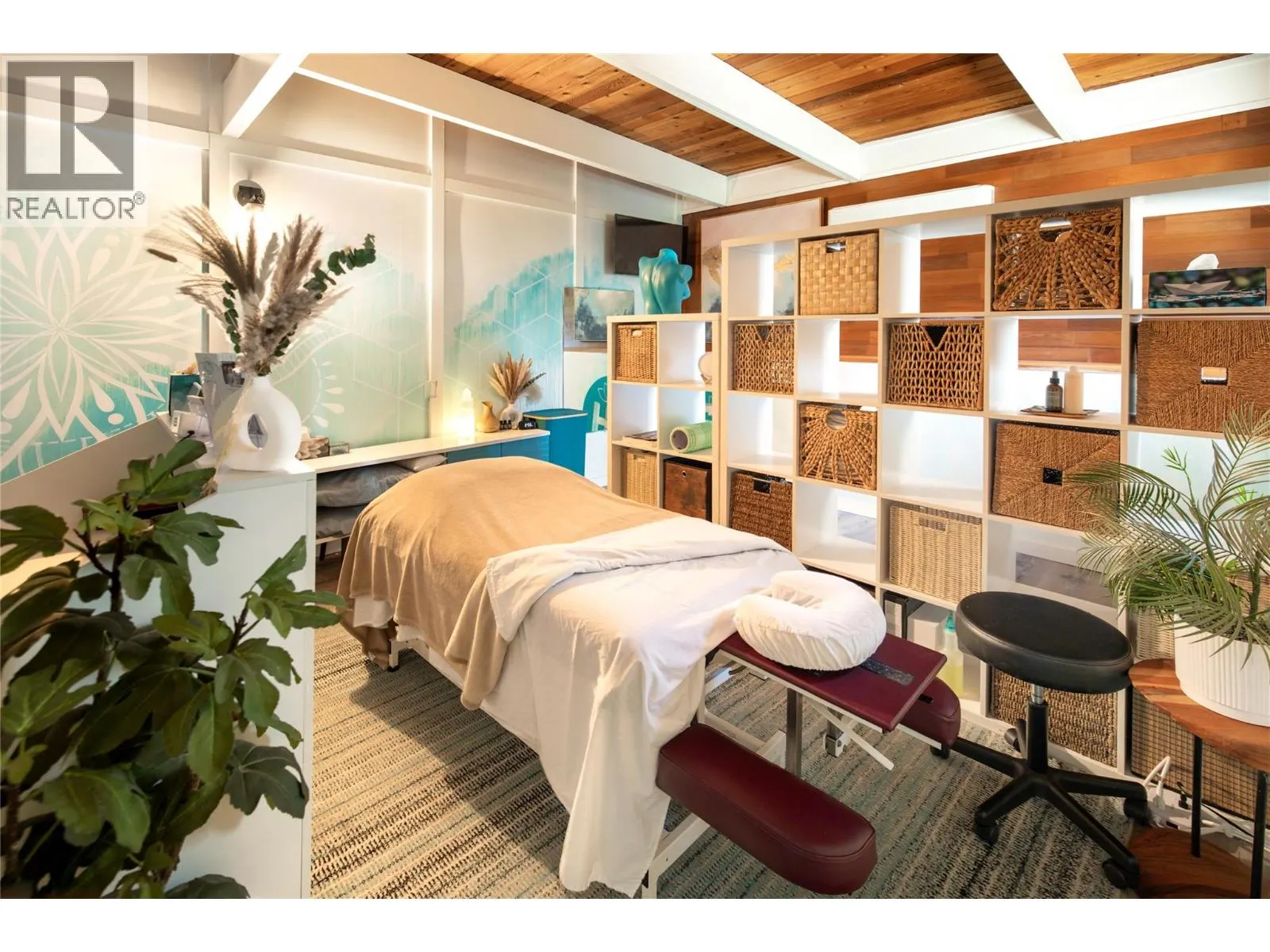 2475 Dunsmuir Road