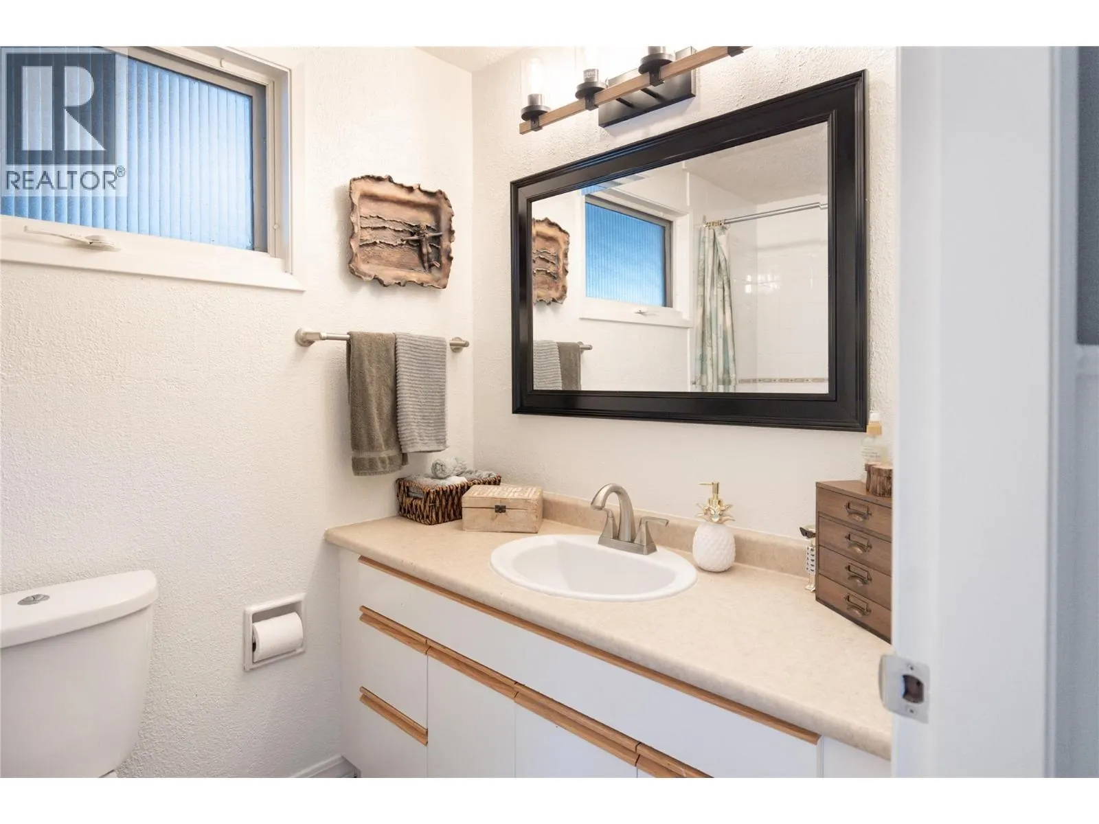 2475 Dunsmuir Road