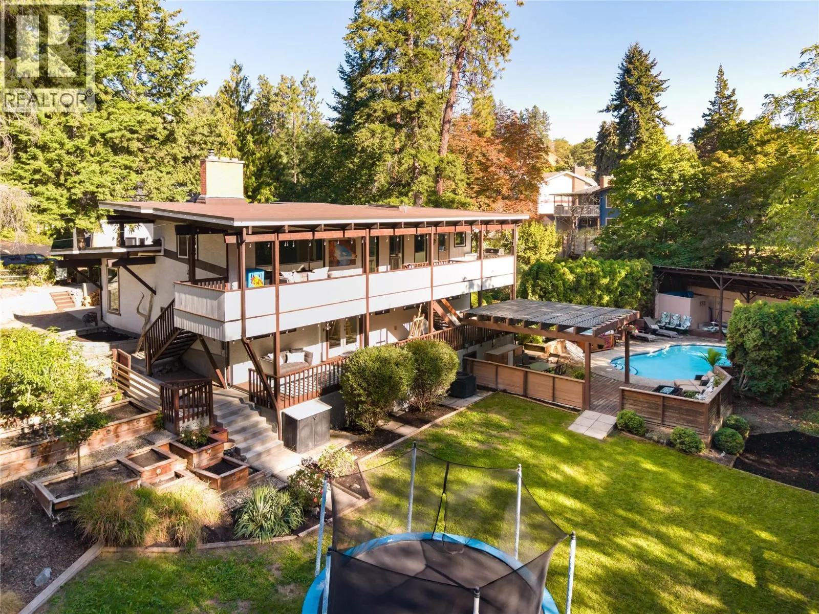 2475 Dunsmuir Road