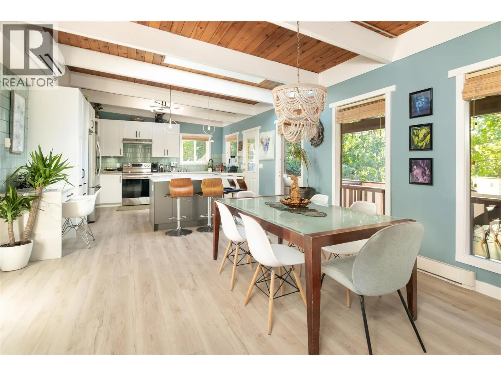 2475 Dunsmuir Road