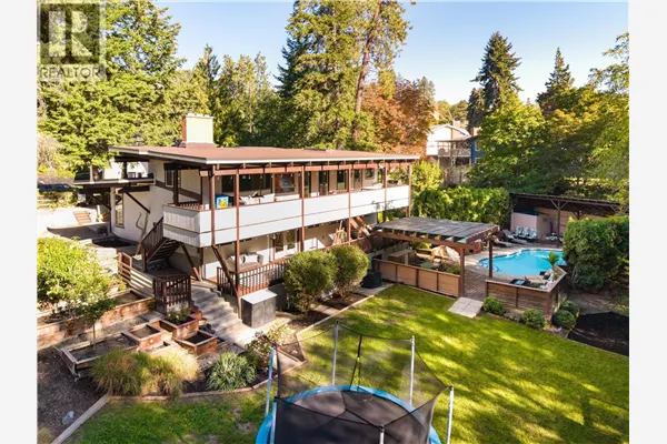 2475 Dunsmuir Road