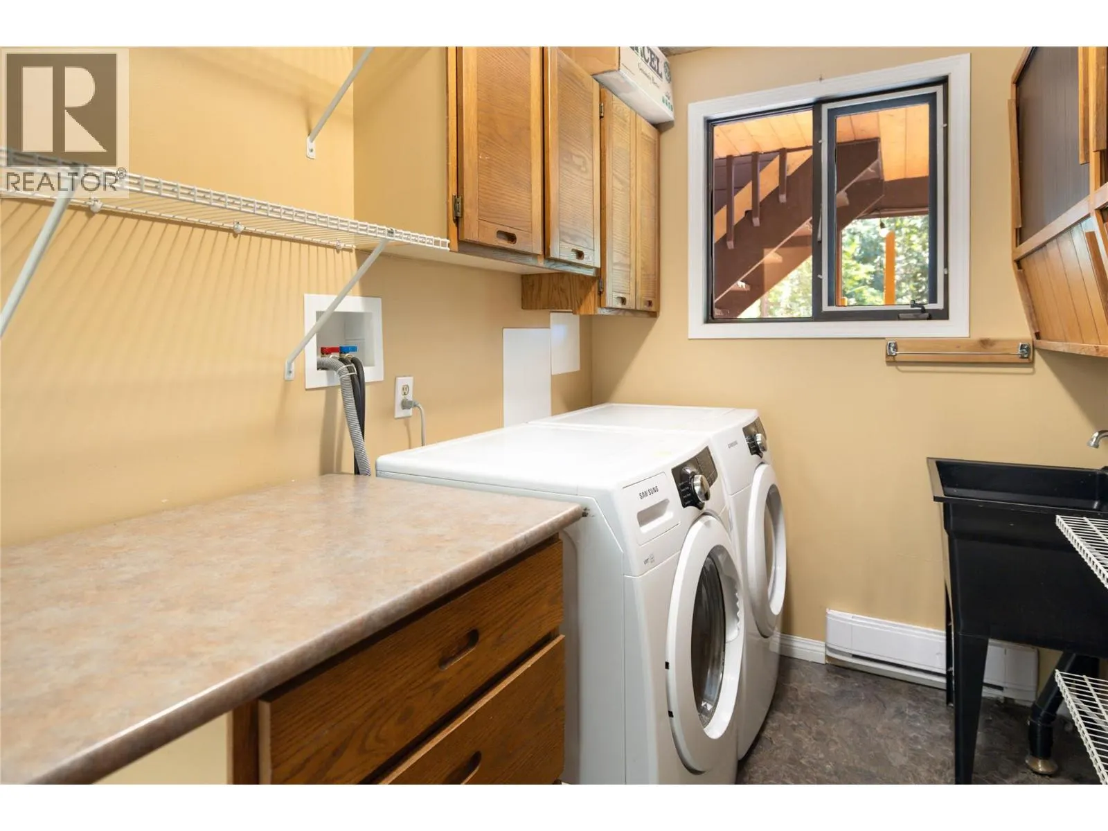 2475 Dunsmuir Road