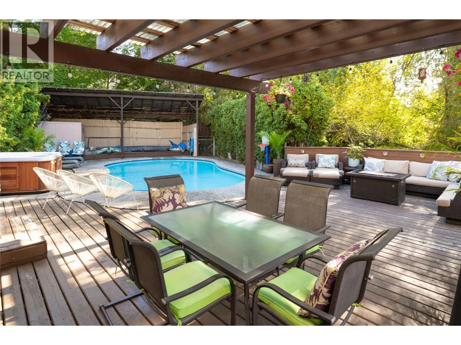 2475 Dunsmuir Road