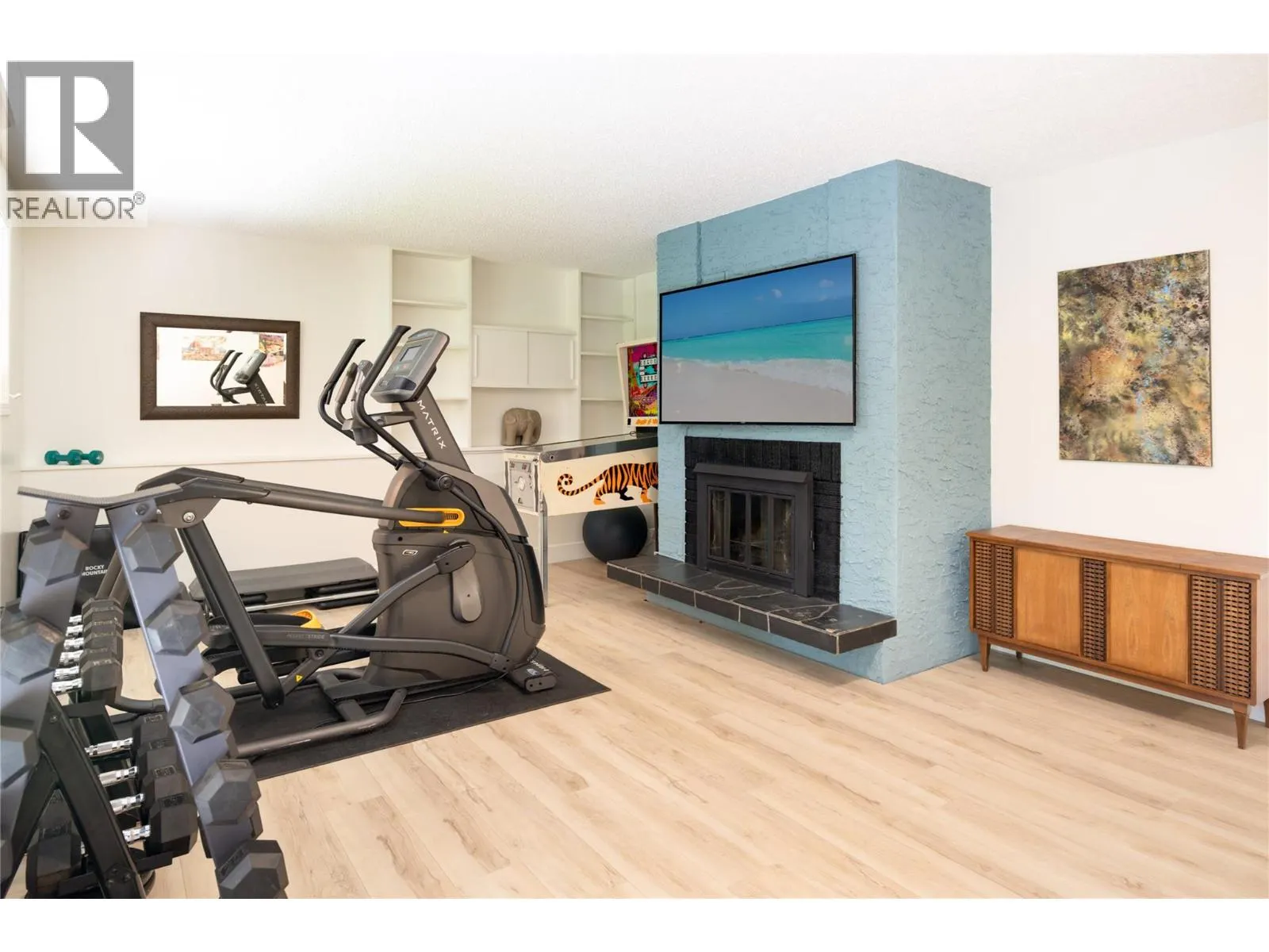 2475 Dunsmuir Road
