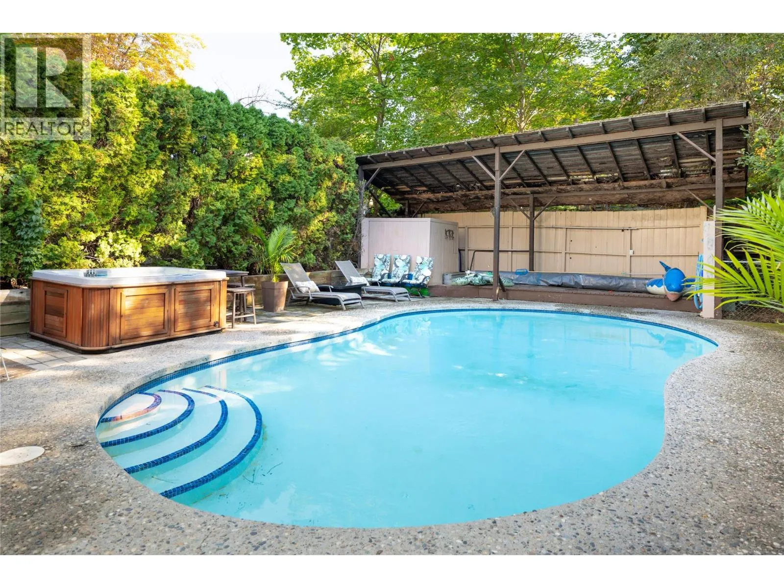 2475 Dunsmuir Road