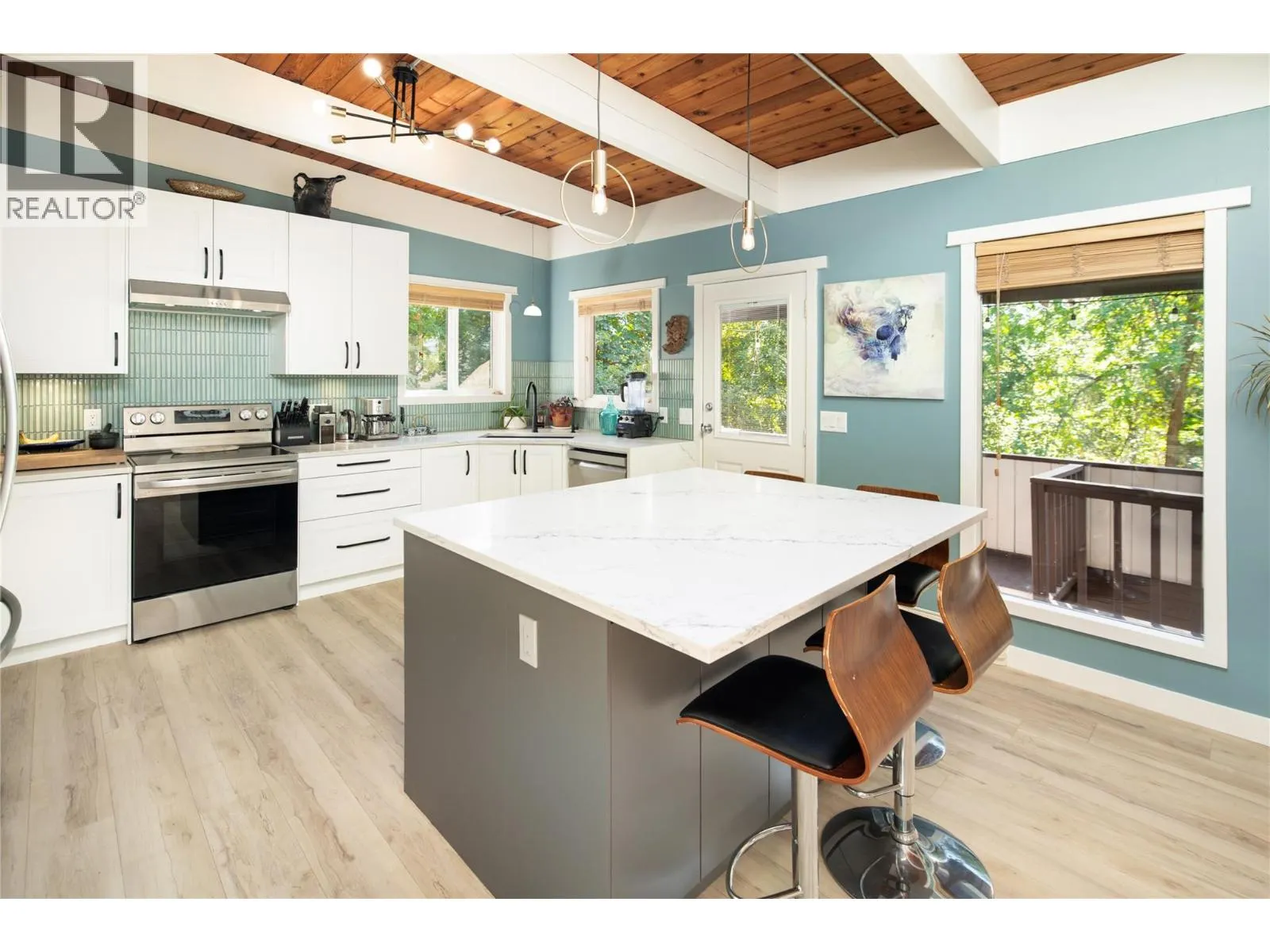 2475 Dunsmuir Road