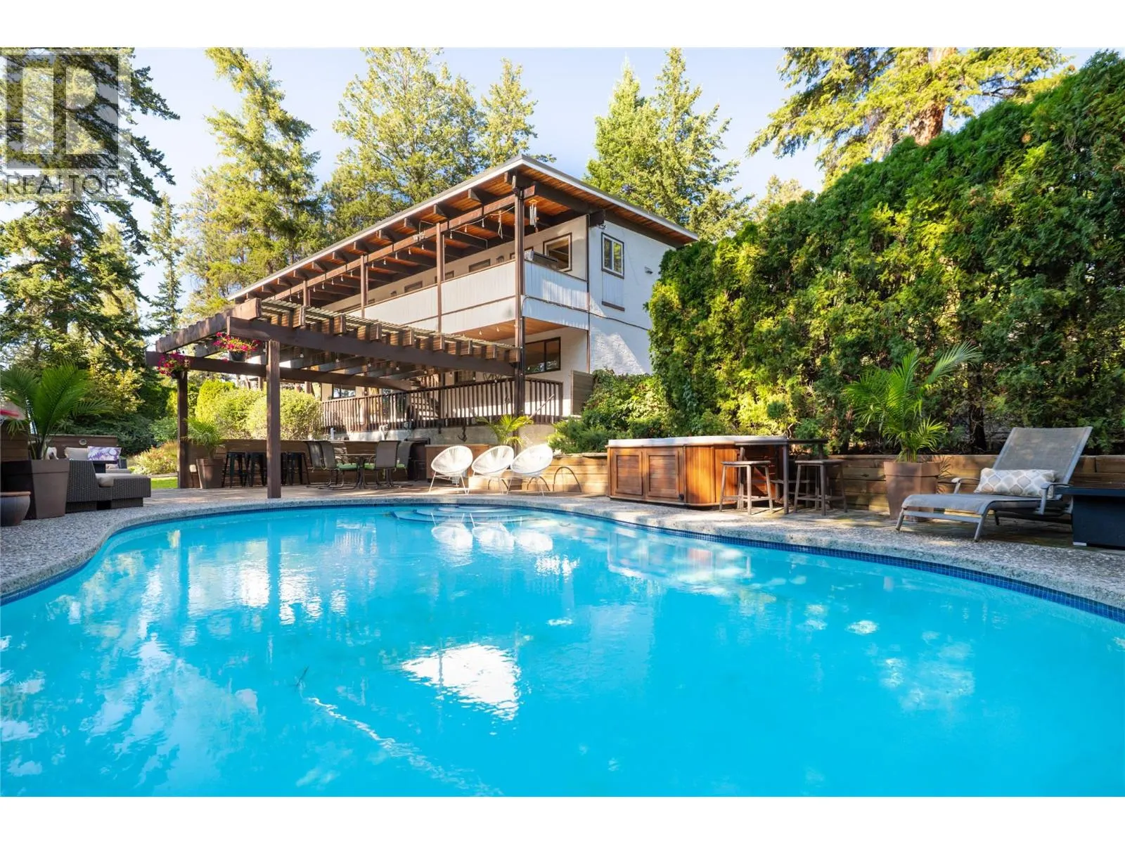 2475 Dunsmuir Road