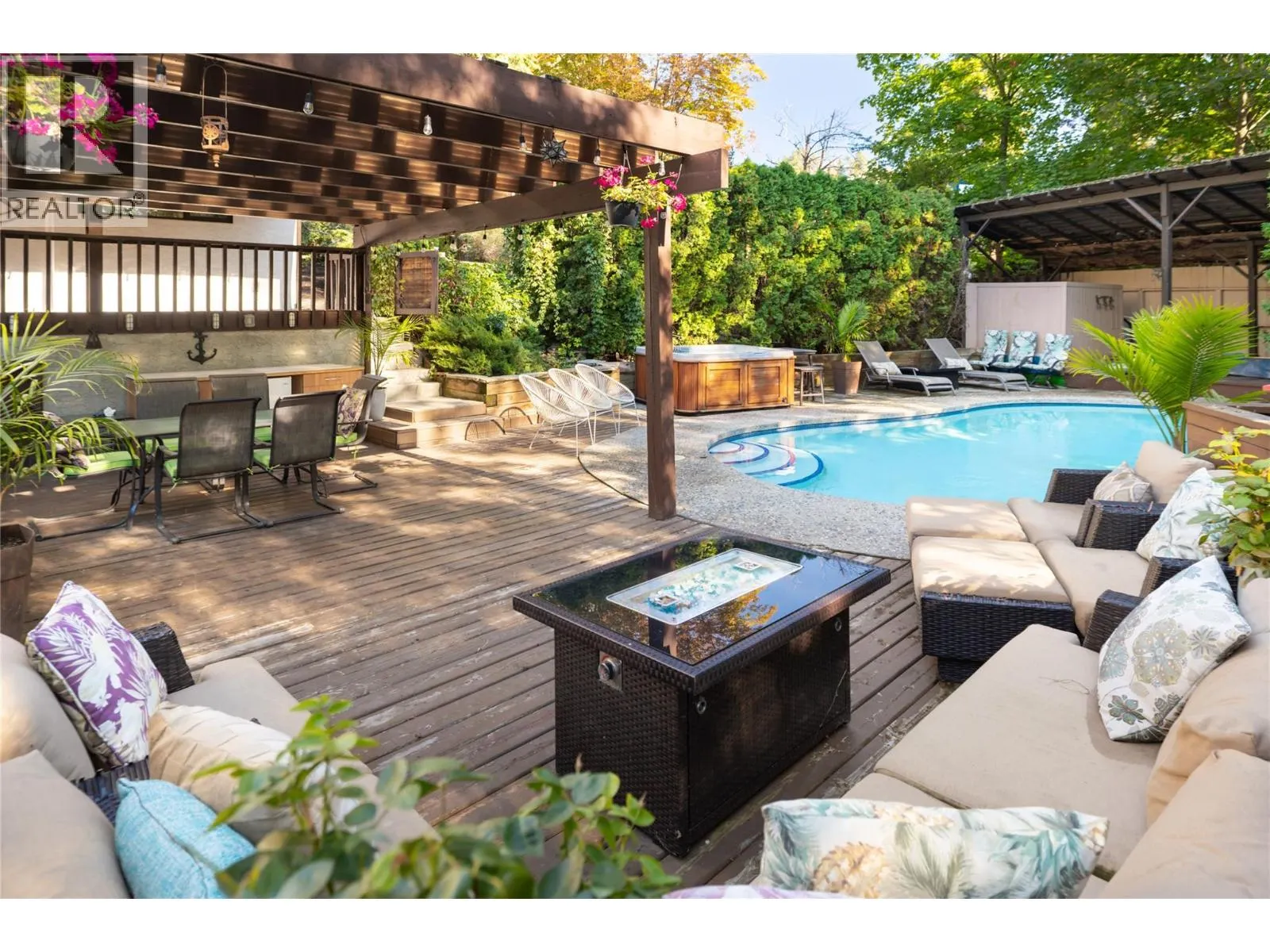 2475 Dunsmuir Road