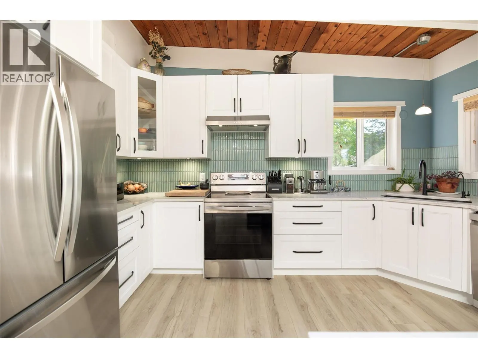 2475 Dunsmuir Road