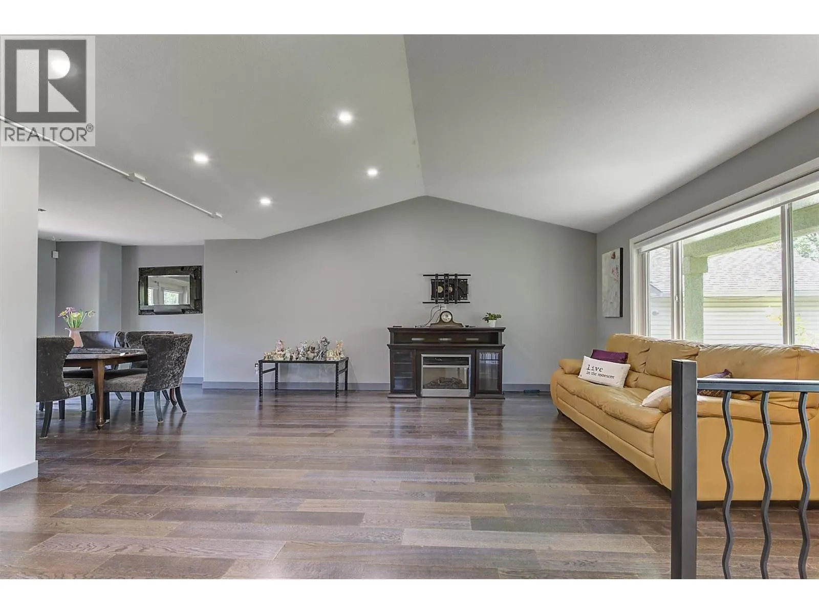 1852 Crossglen Court