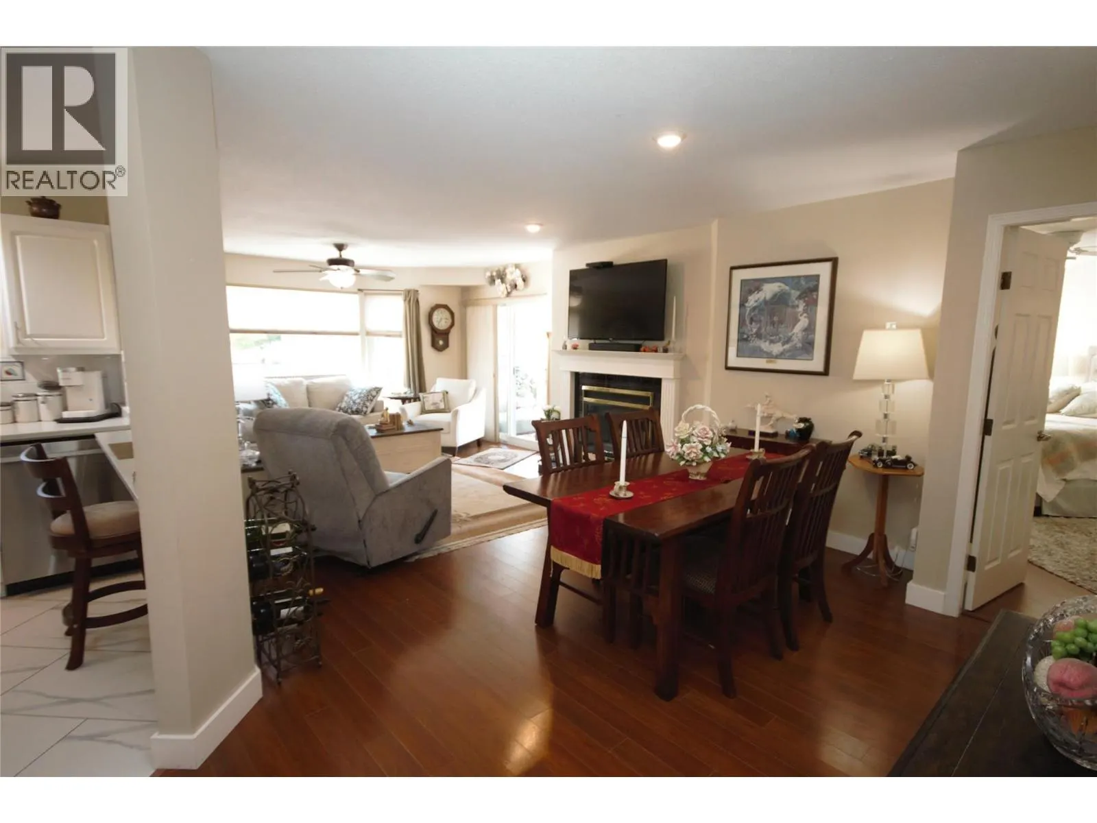 6446 MEADOWS Drive Unit# 14