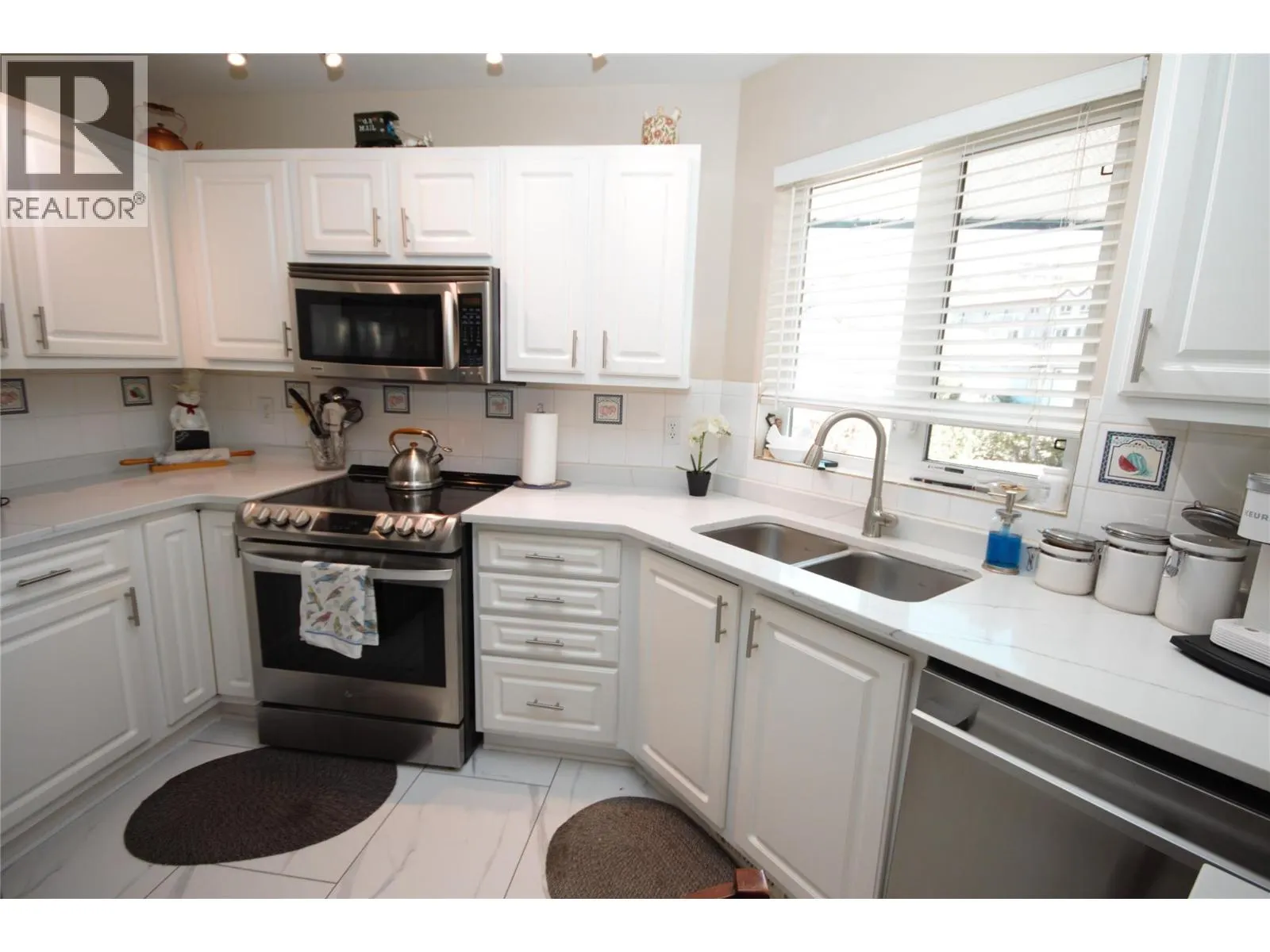 6446 MEADOWS Drive Unit# 14