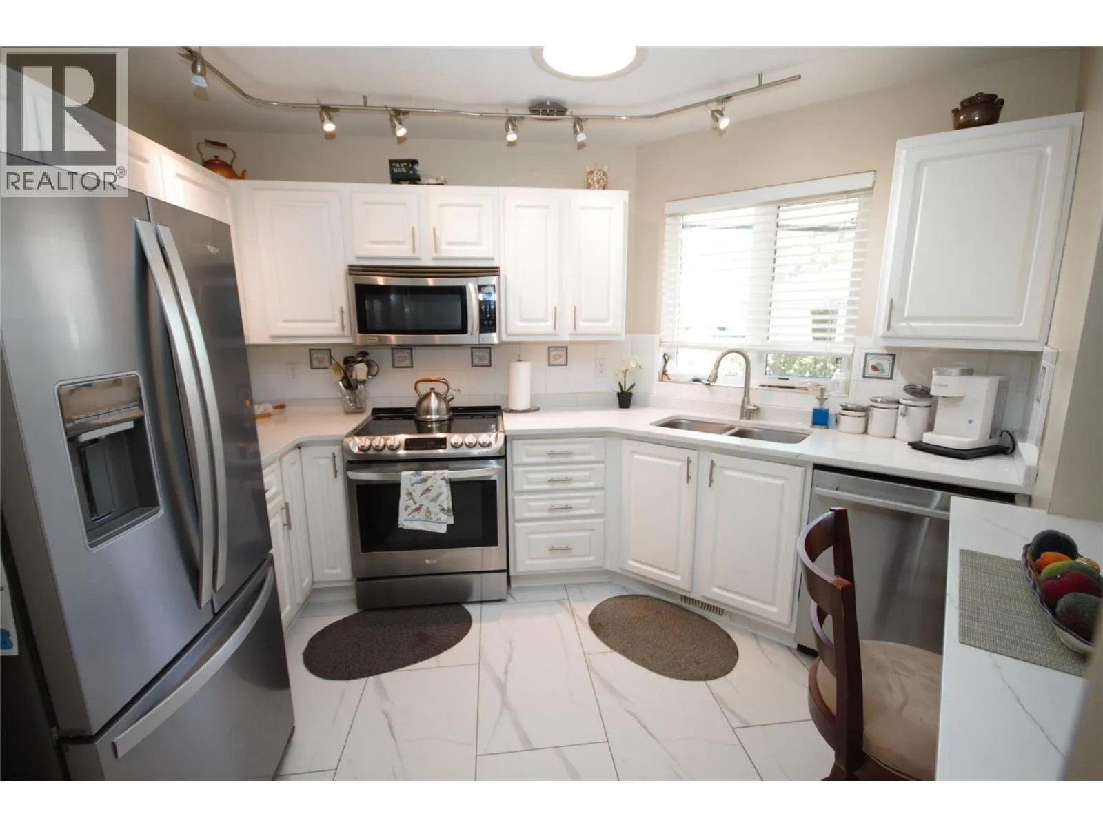 6446 MEADOWS Drive Unit# 14