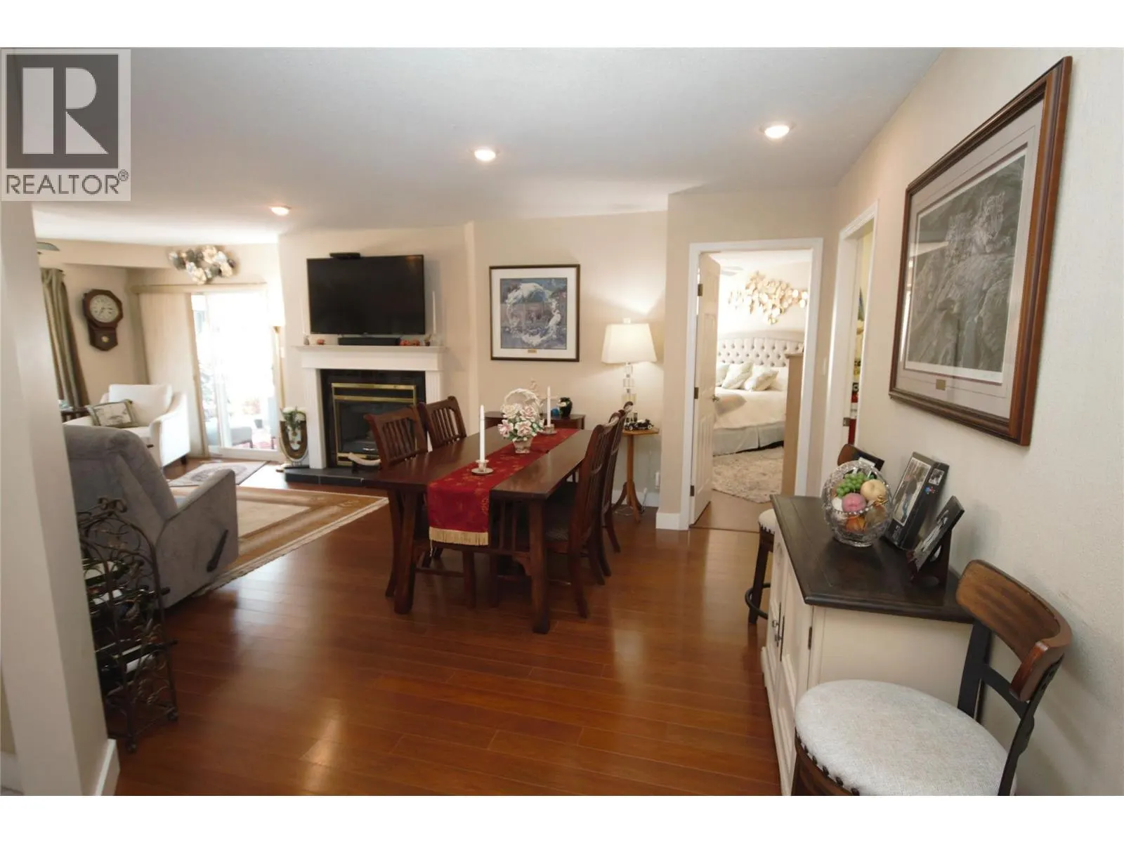 6446 MEADOWS Drive Unit# 14