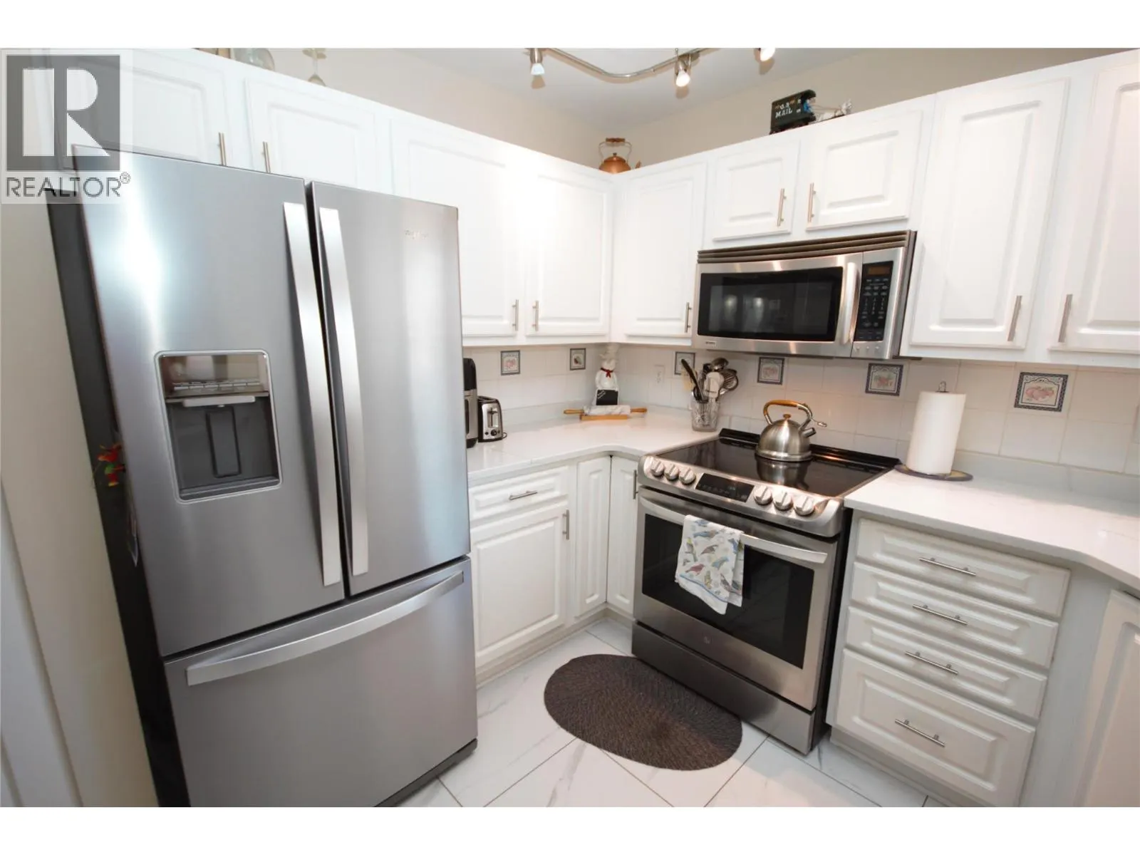 6446 MEADOWS Drive Unit# 14
