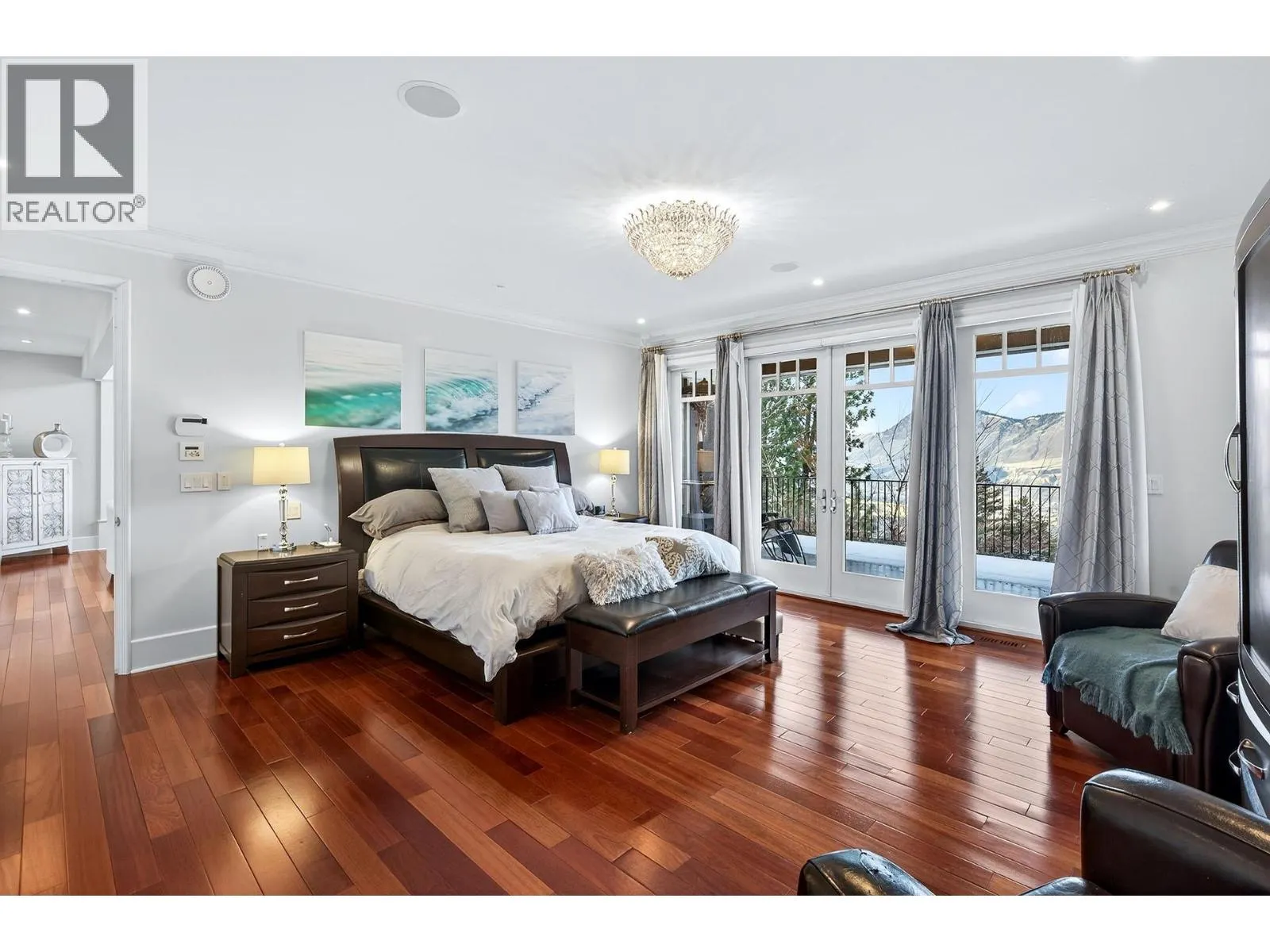 3080 Kicking Horse Drive