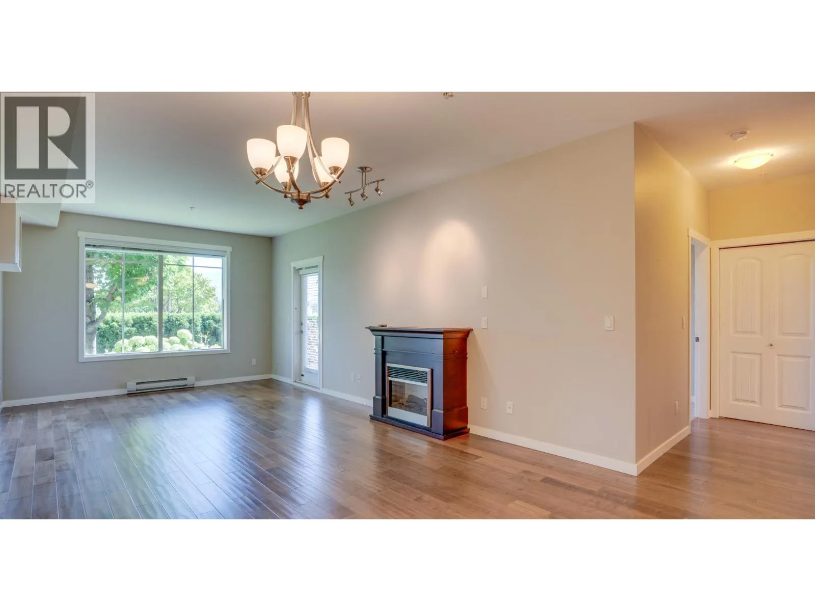 3735 Casorso Road Unit# 105