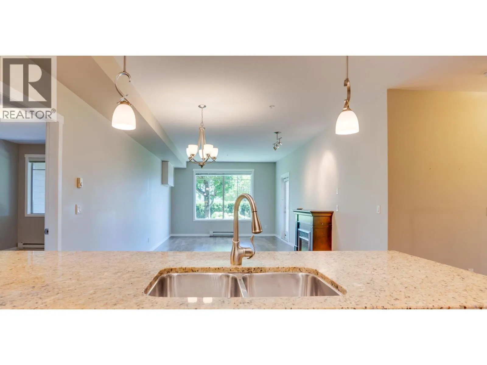 3735 Casorso Road Unit# 105