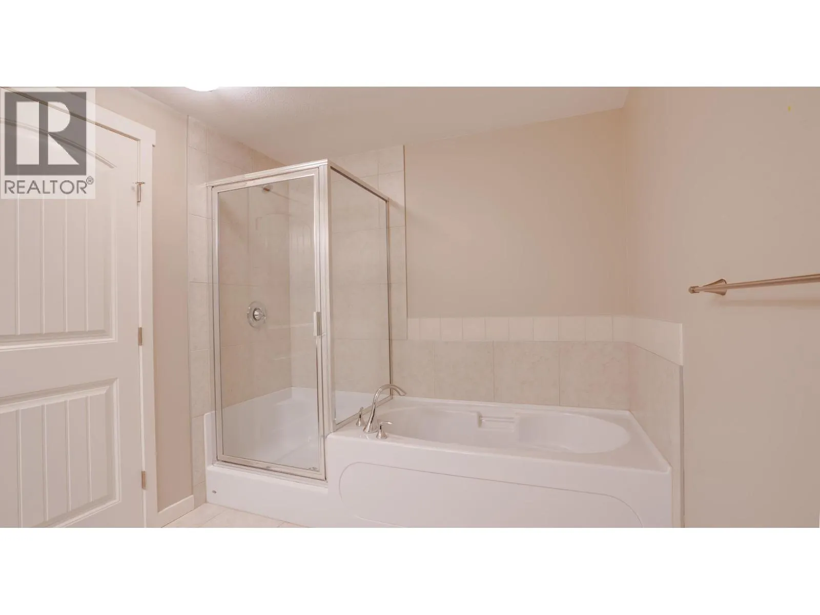 3735 Casorso Road Unit# 105