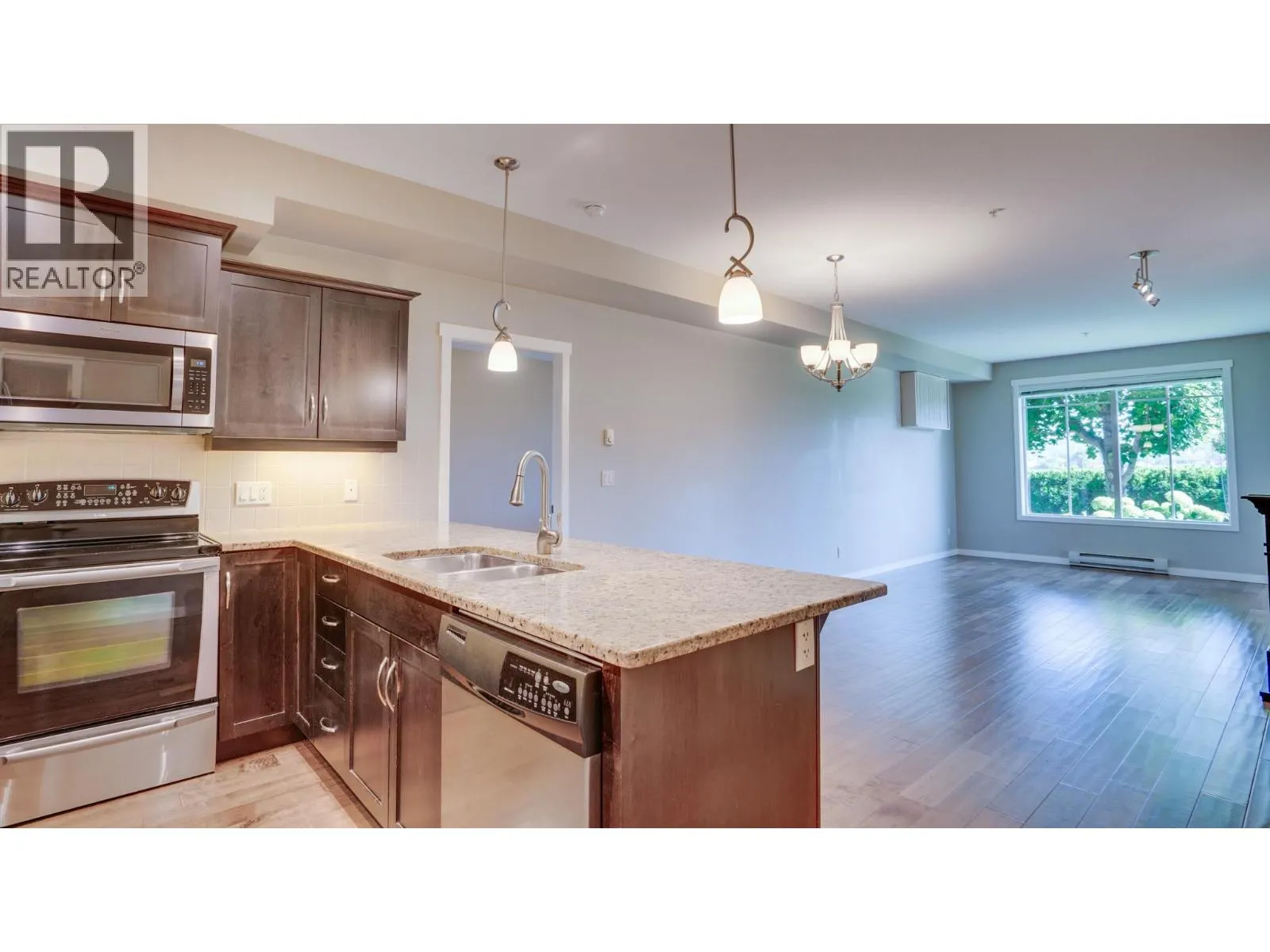 3735 Casorso Road Unit# 105