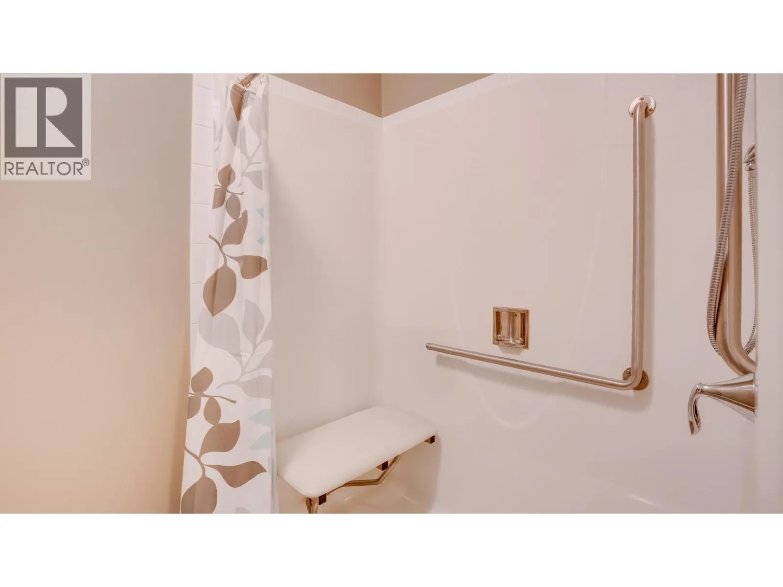 3735 Casorso Road Unit# 105