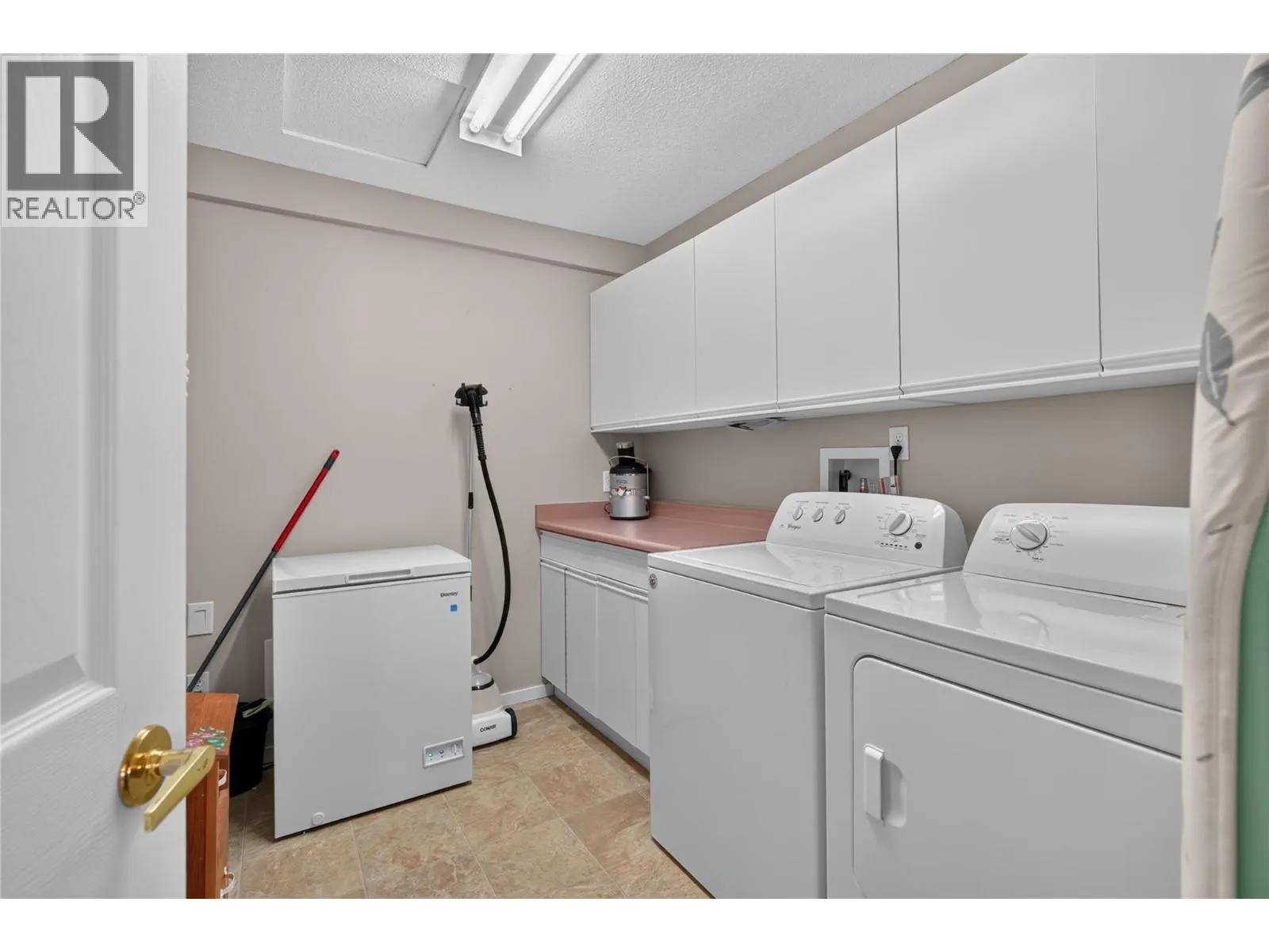 2200 40 Avenue Unit# 3