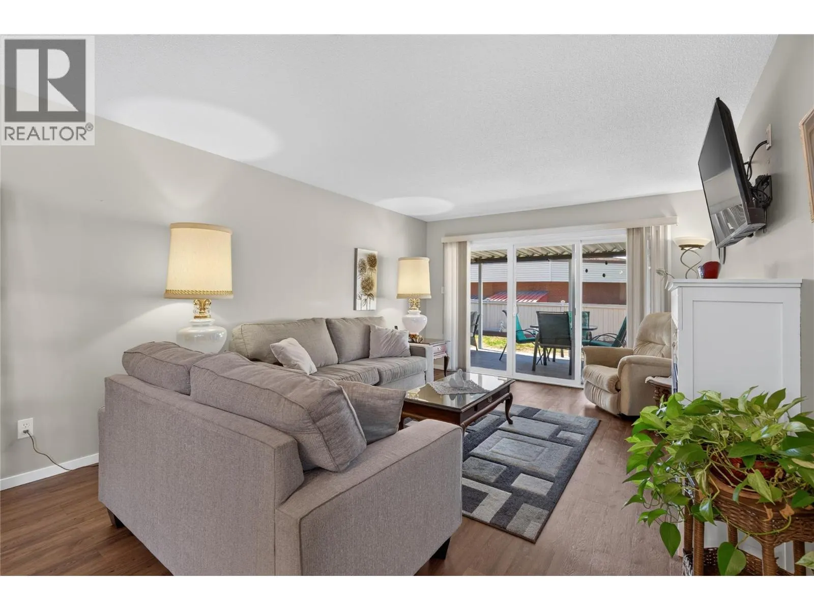 2200 40 Avenue Unit# 3
