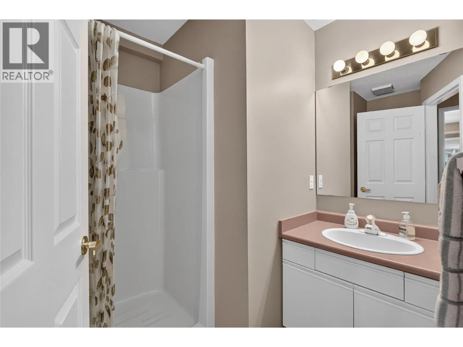 2200 40 Avenue Unit# 3