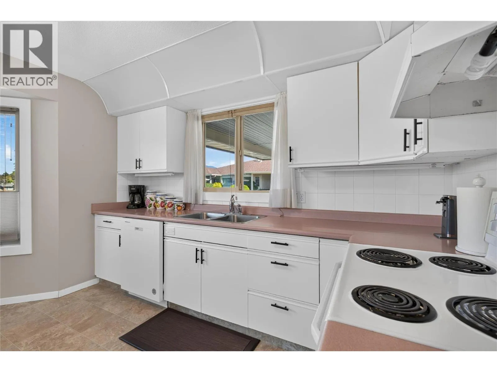 2200 40 Avenue Unit# 3