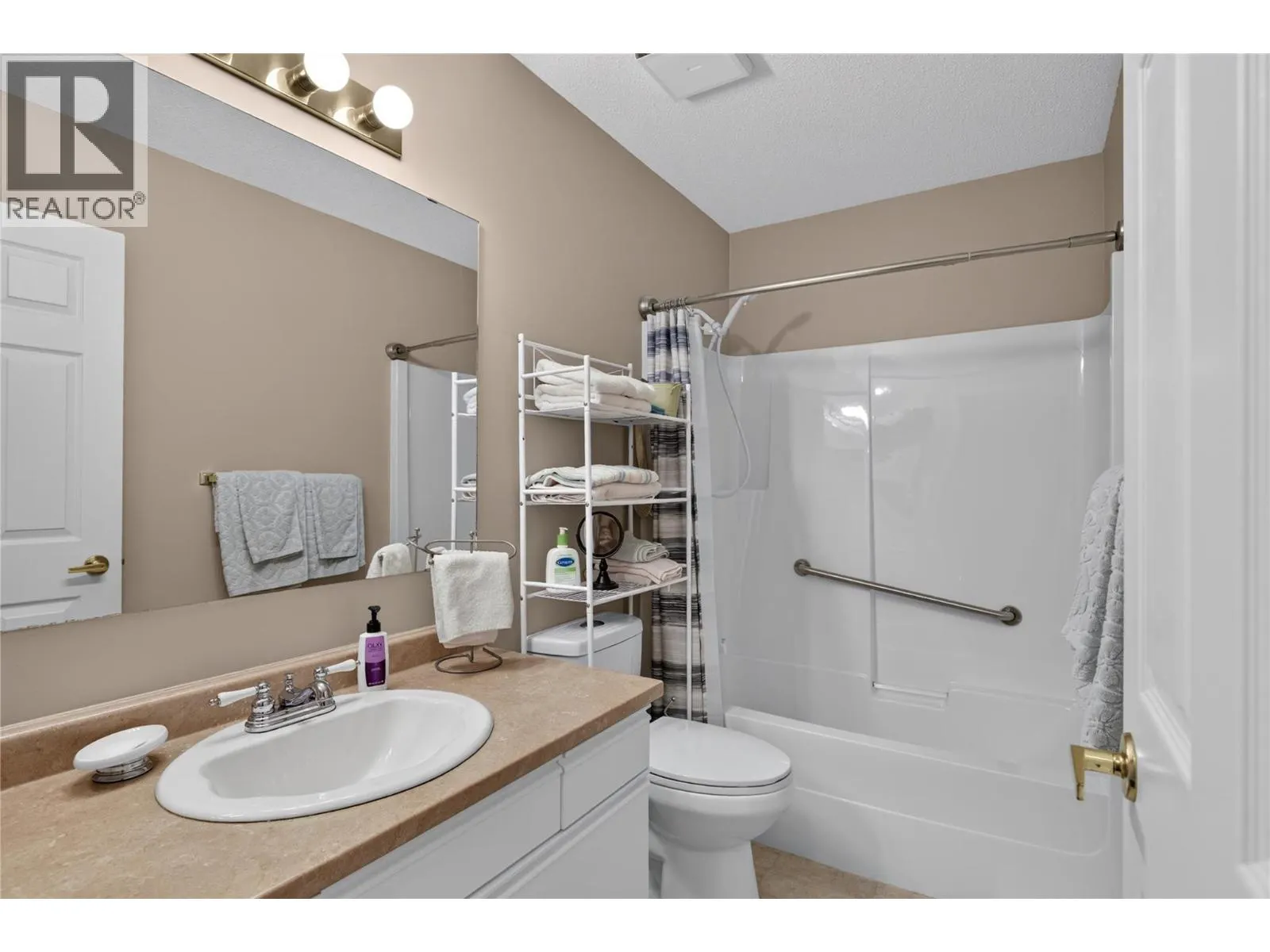 2200 40 Avenue Unit# 3