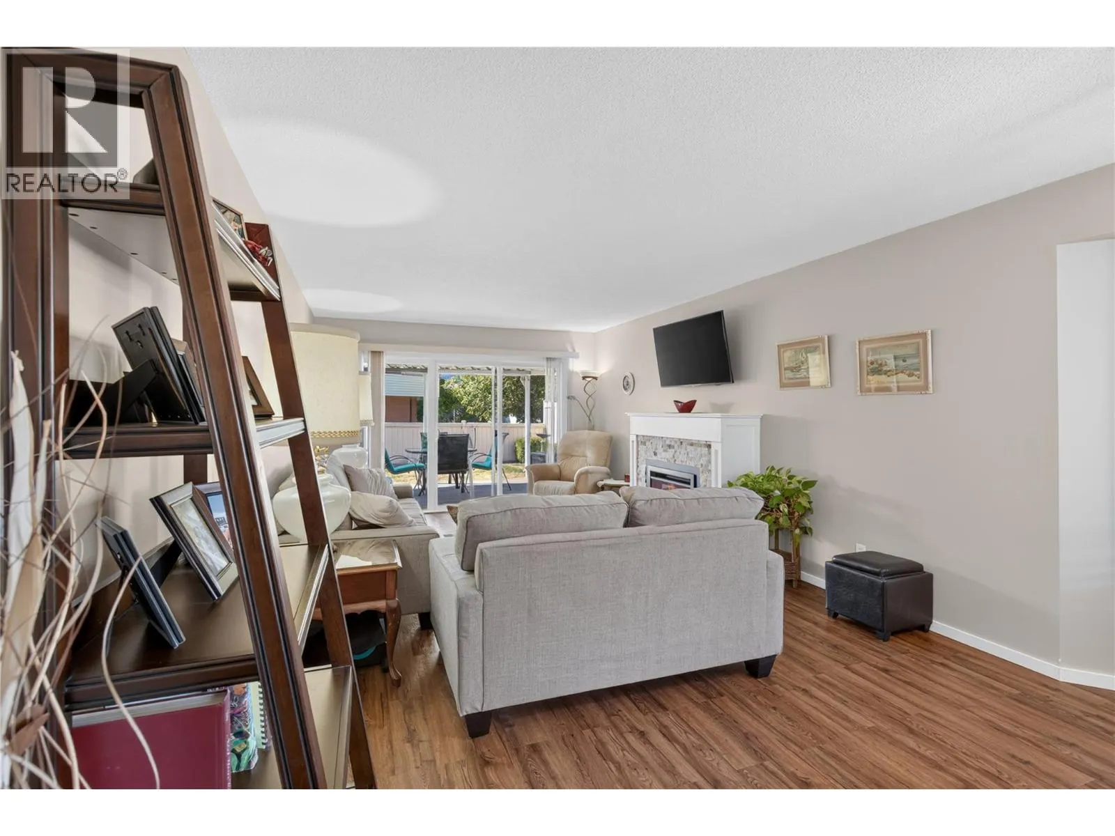 2200 40 Avenue Unit# 3