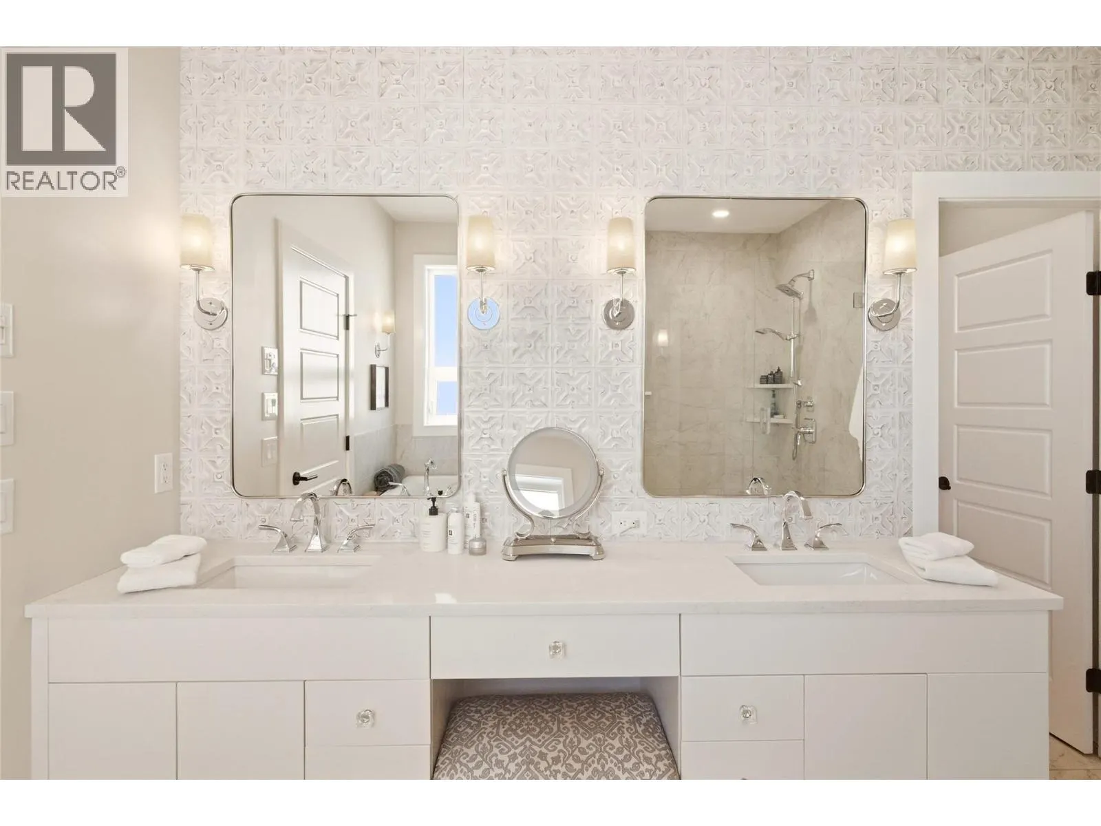 1675 Willow Crescent Unit# 3 Lot# 3