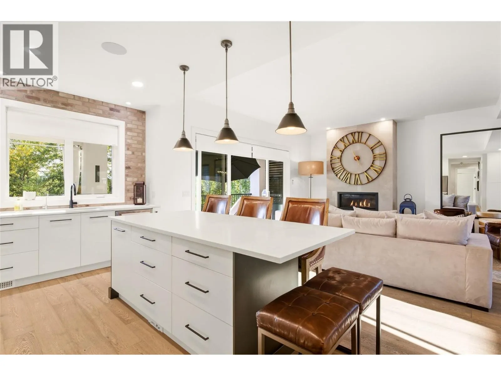 1675 Willow Crescent Unit# 3 Lot# 3