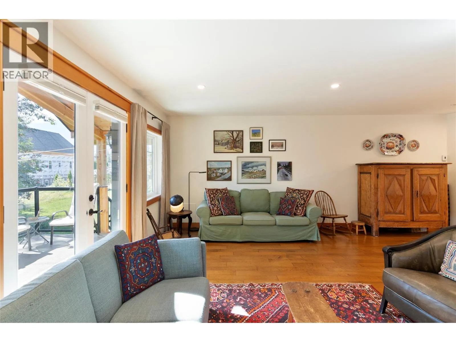 1915 Aspen Crescent