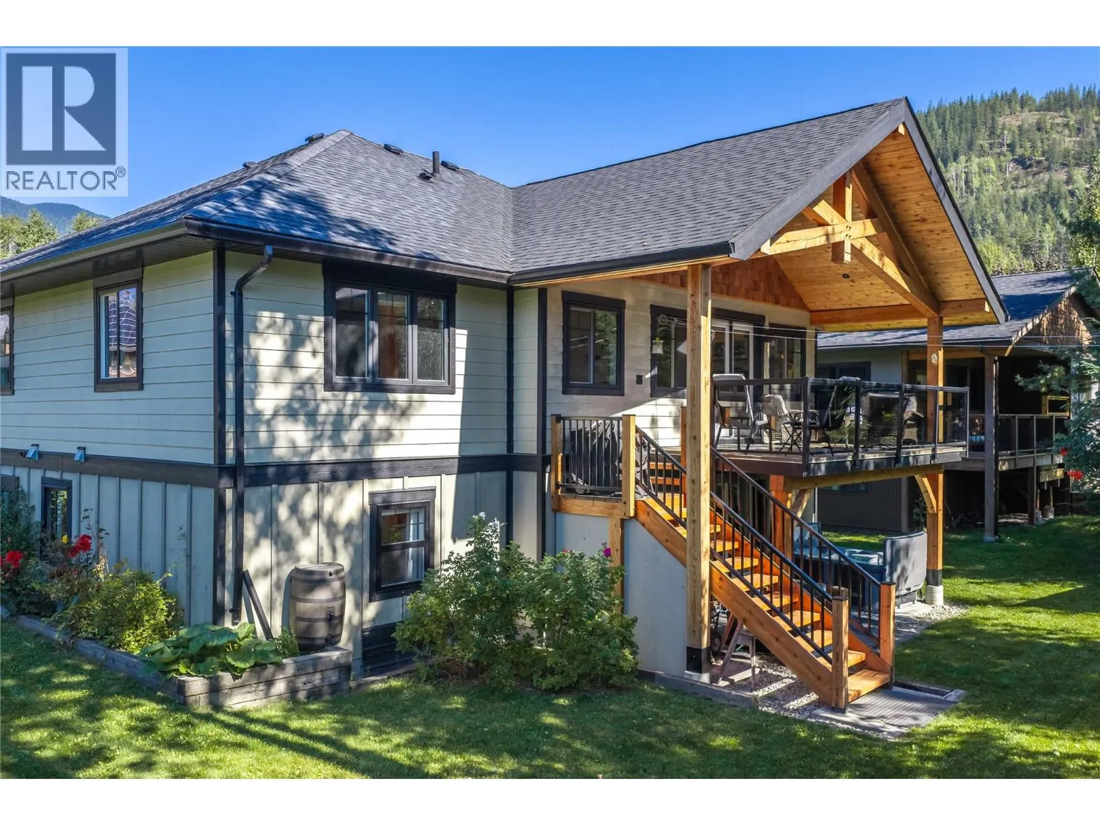 1915 Aspen Crescent