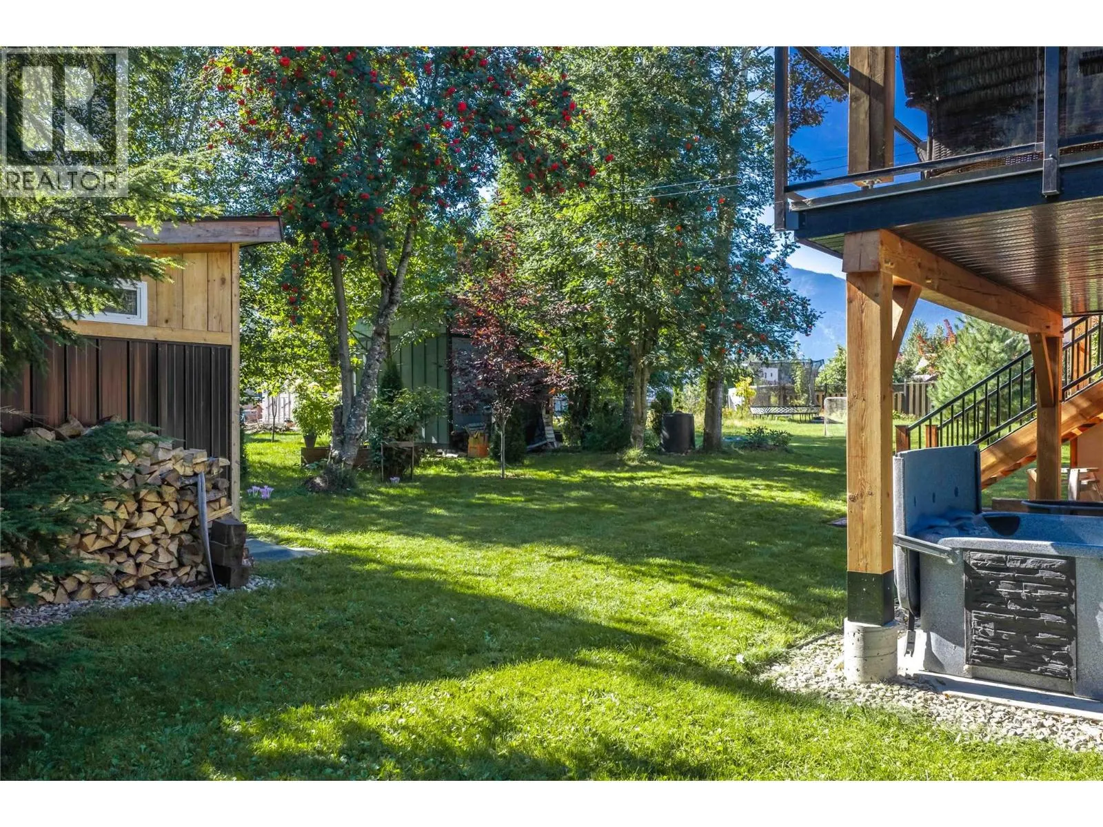1915 Aspen Crescent
