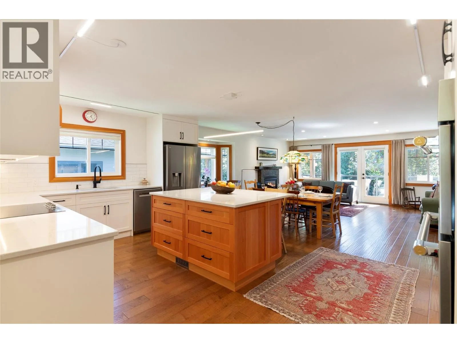 1915 Aspen Crescent