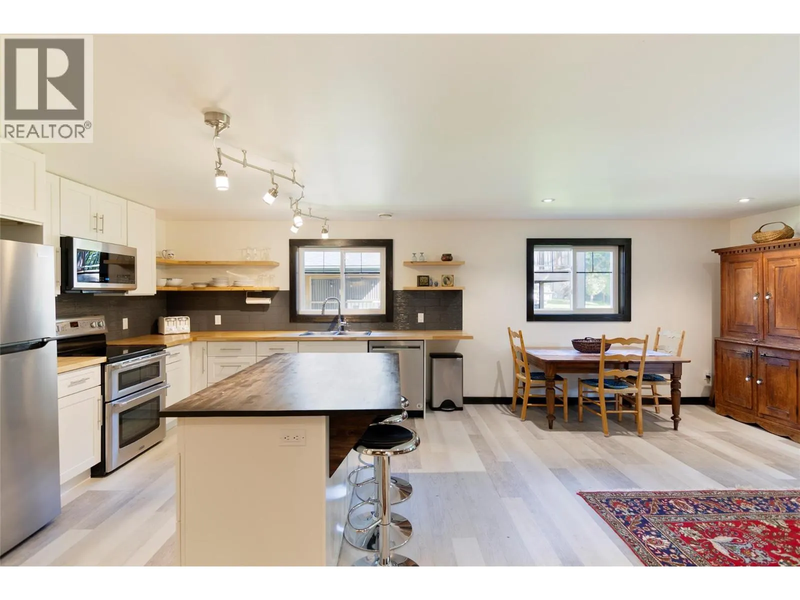 1915 Aspen Crescent
