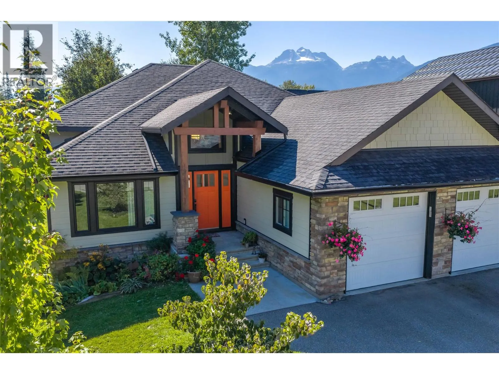 1915 Aspen Crescent