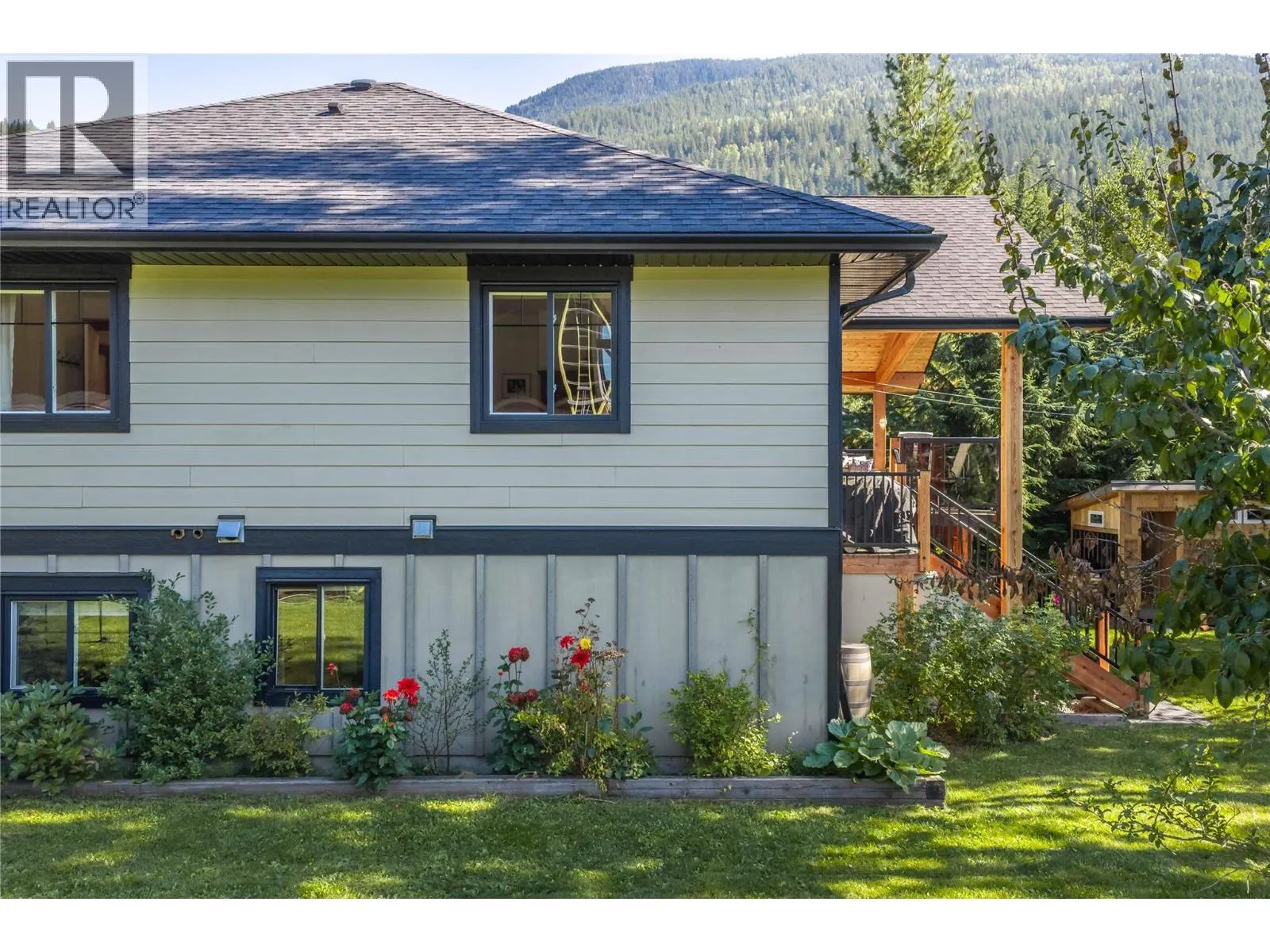 1915 Aspen Crescent