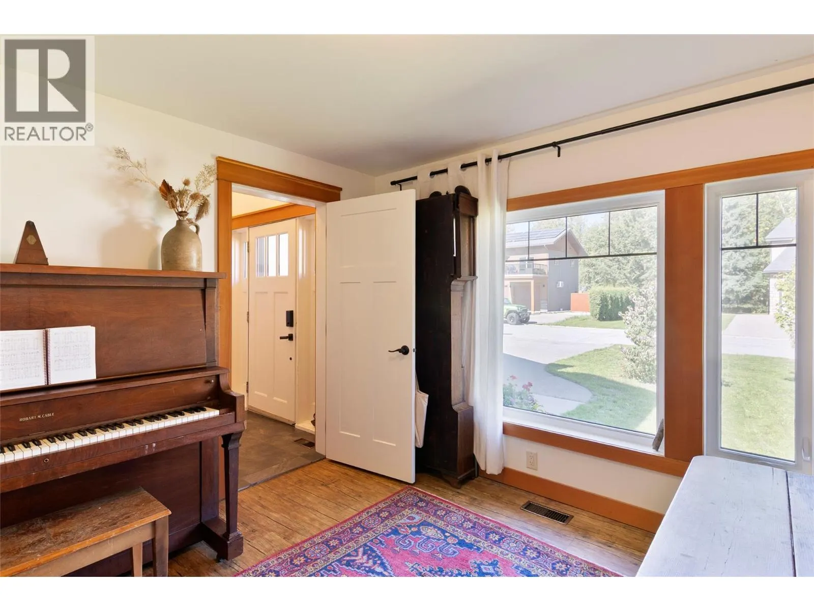 1915 Aspen Crescent