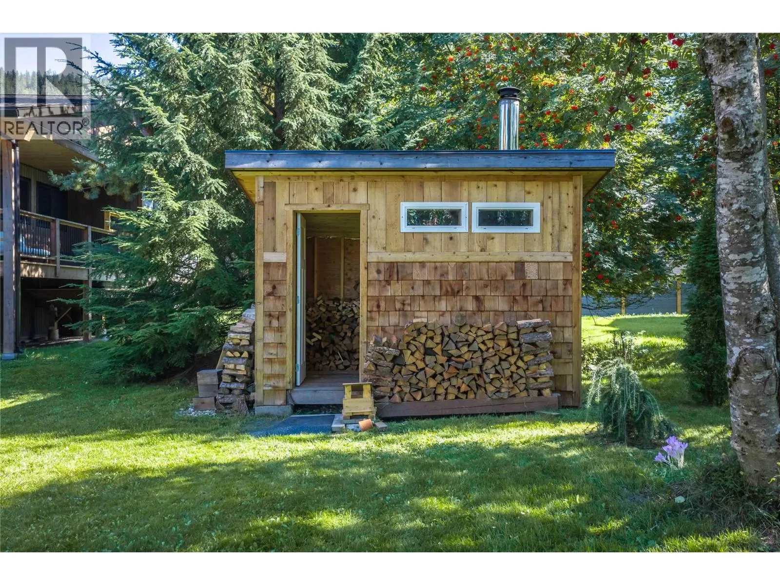 1915 Aspen Crescent