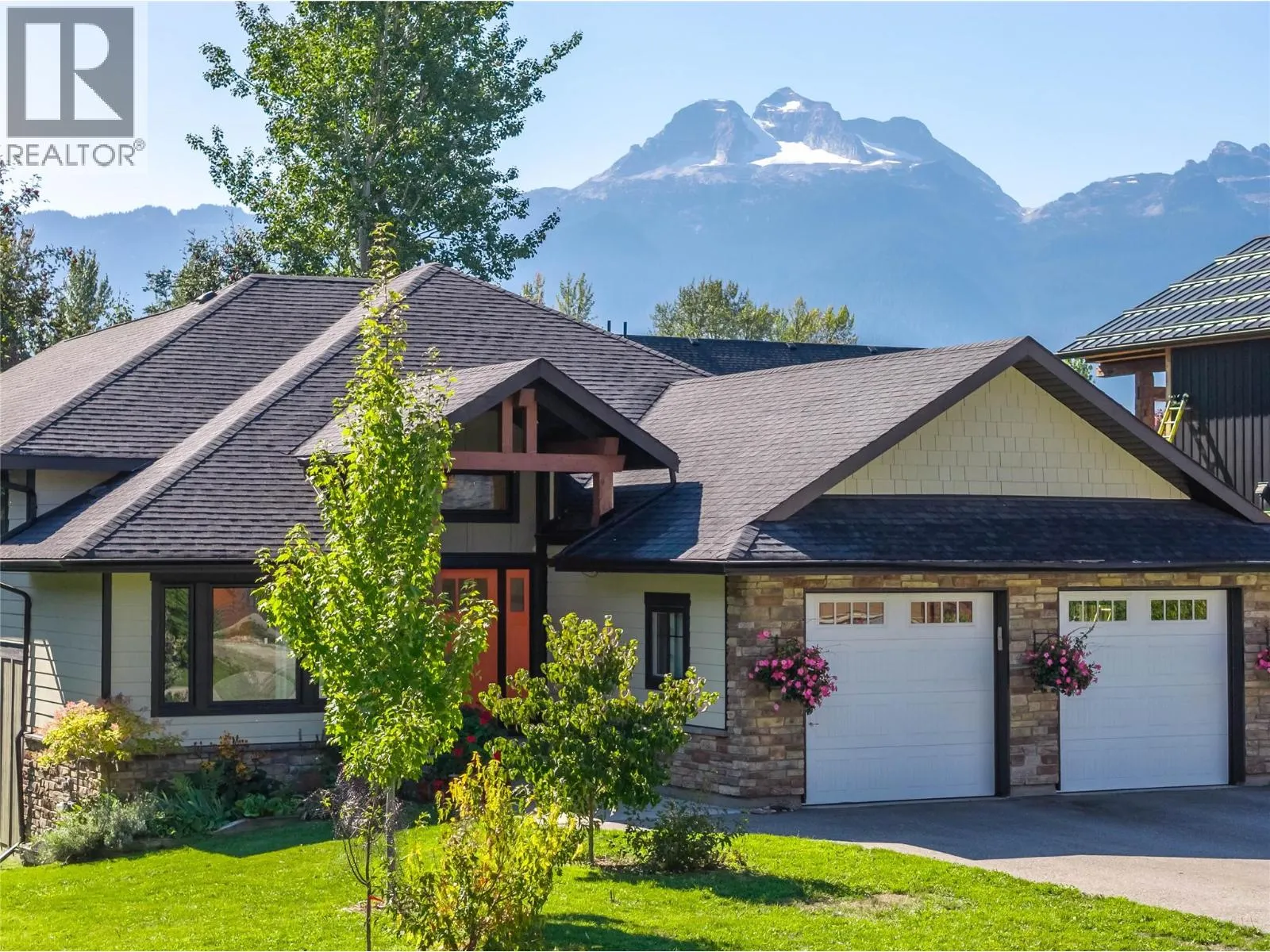 1915 Aspen Crescent