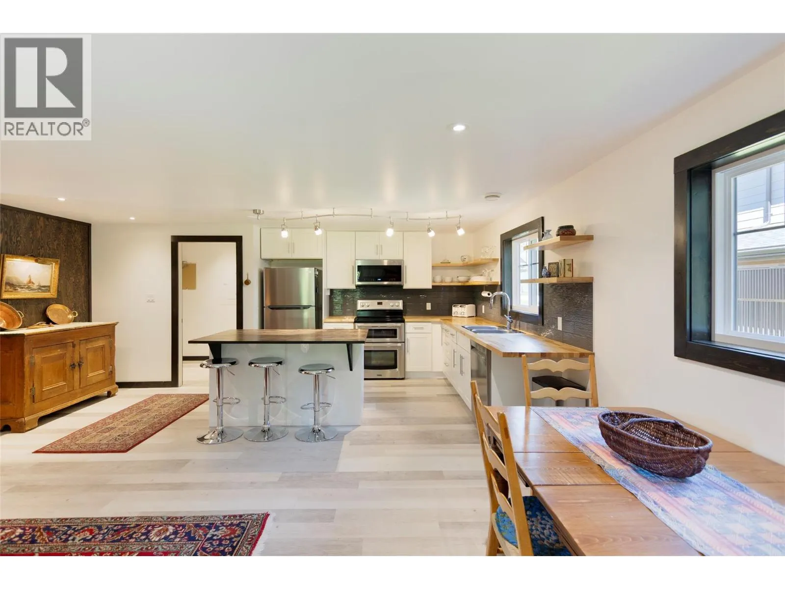 1915 Aspen Crescent