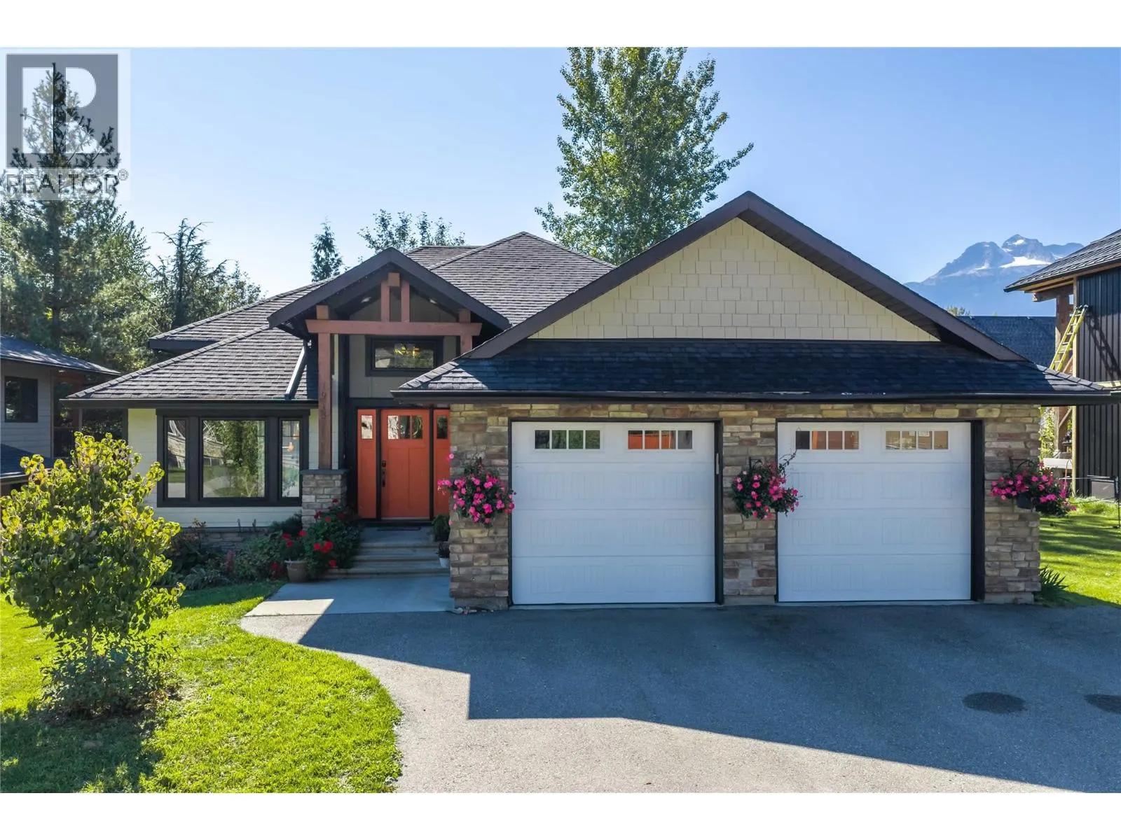 1915 Aspen Crescent