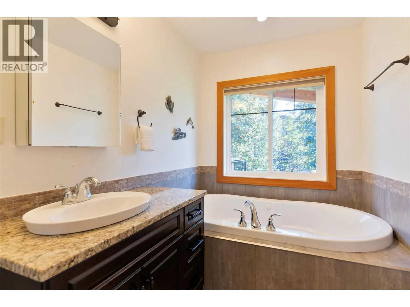 1915 Aspen Crescent