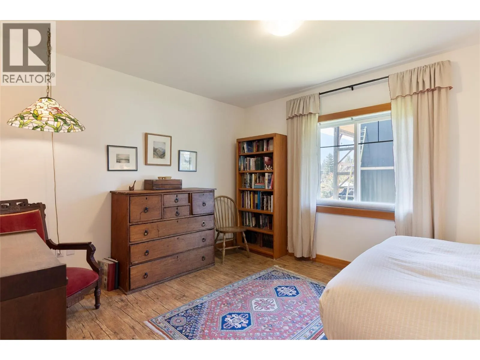1915 Aspen Crescent