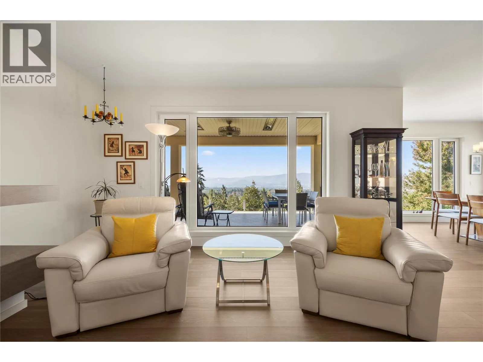 2442 Bella Vista Street